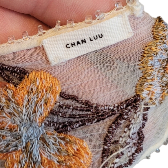 Chan Luu White Floral Embroidered Chainlink Wrap Scarf Necklace OS - Picture 3 of 6